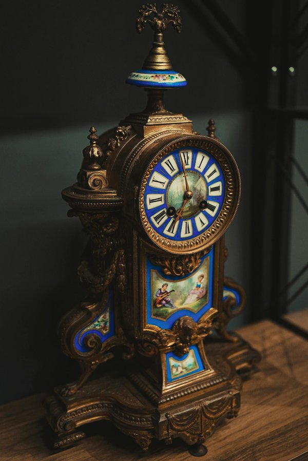 The timeless beauty of antique mantel clocks unveiled